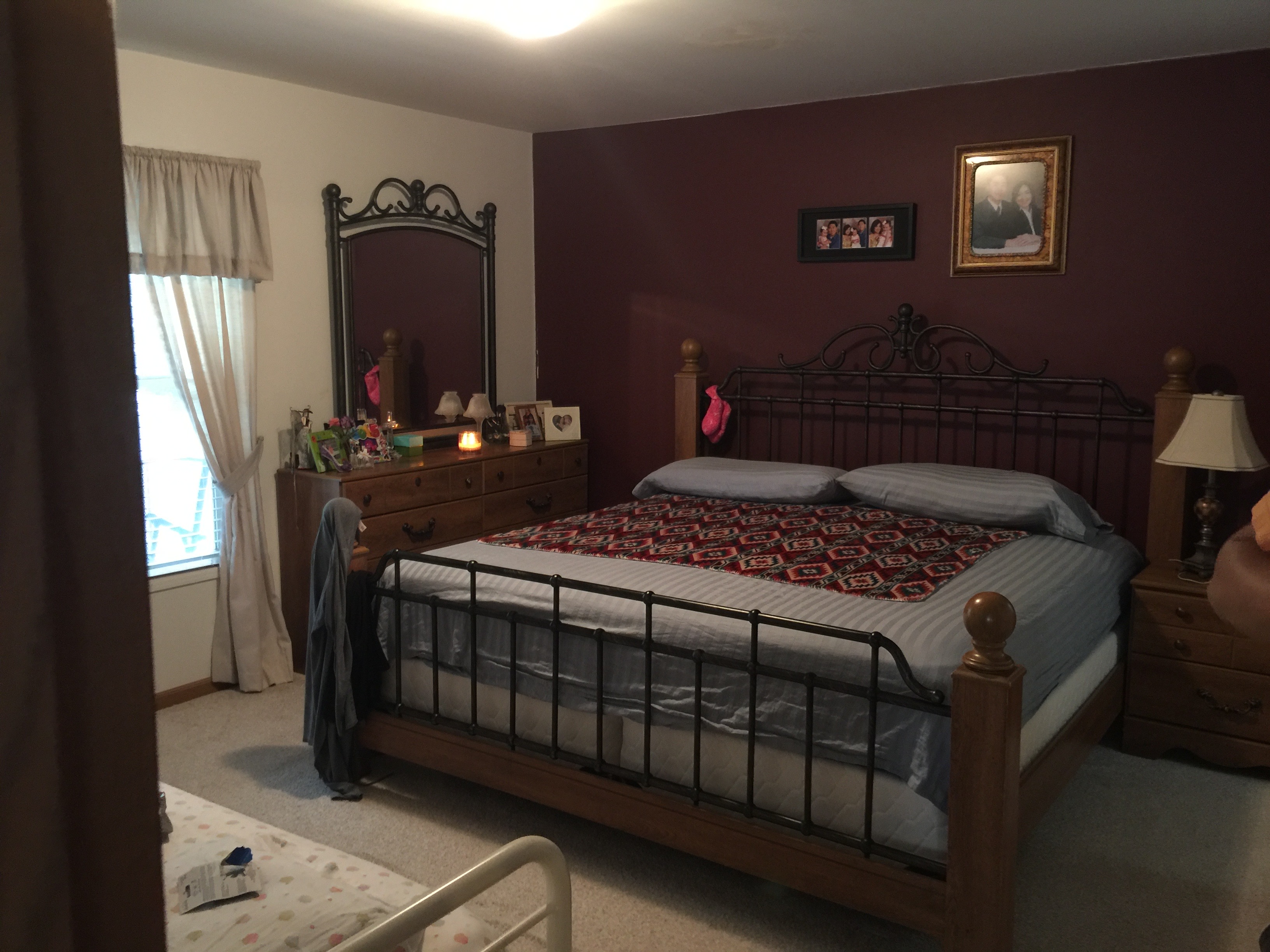Master bedroom -- king-size bed fits easily